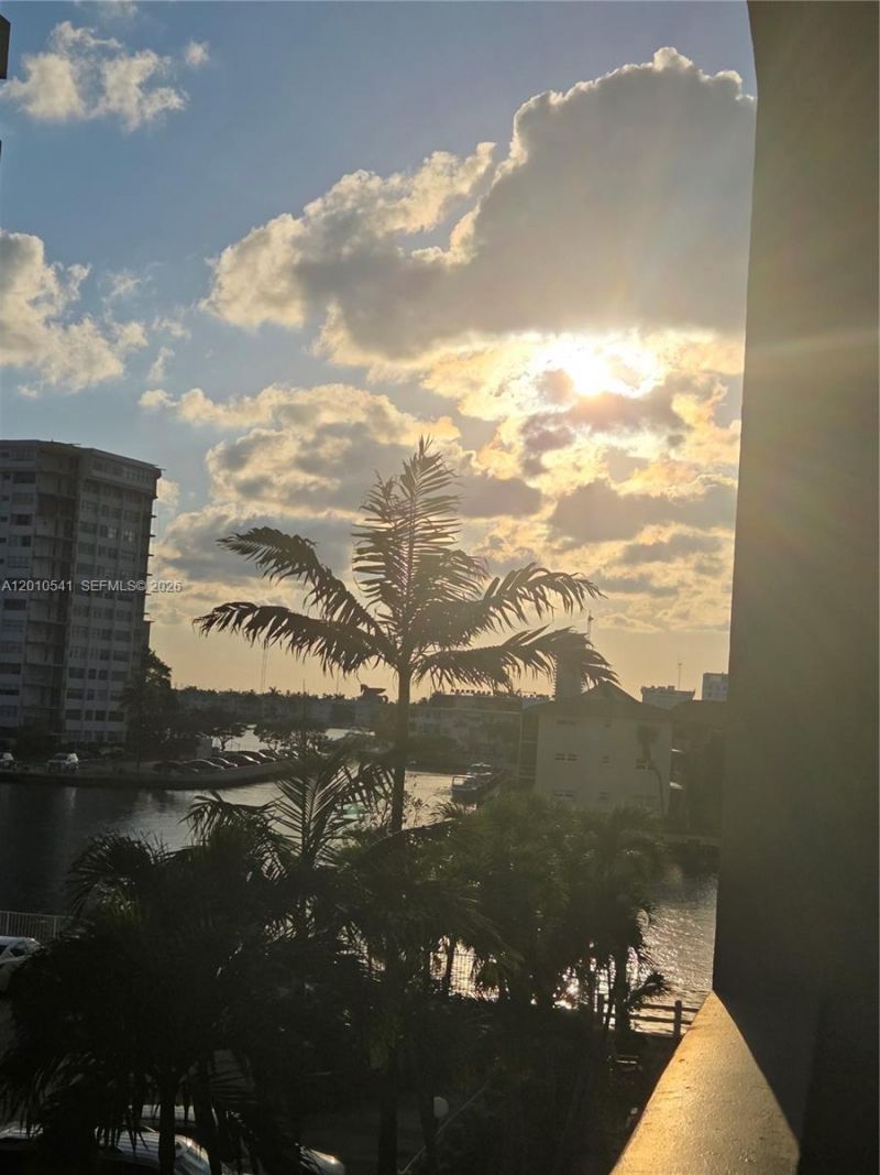 1817 S Ocean Dr , Unit 325, Hallandale Beach, FL 33009 Photo