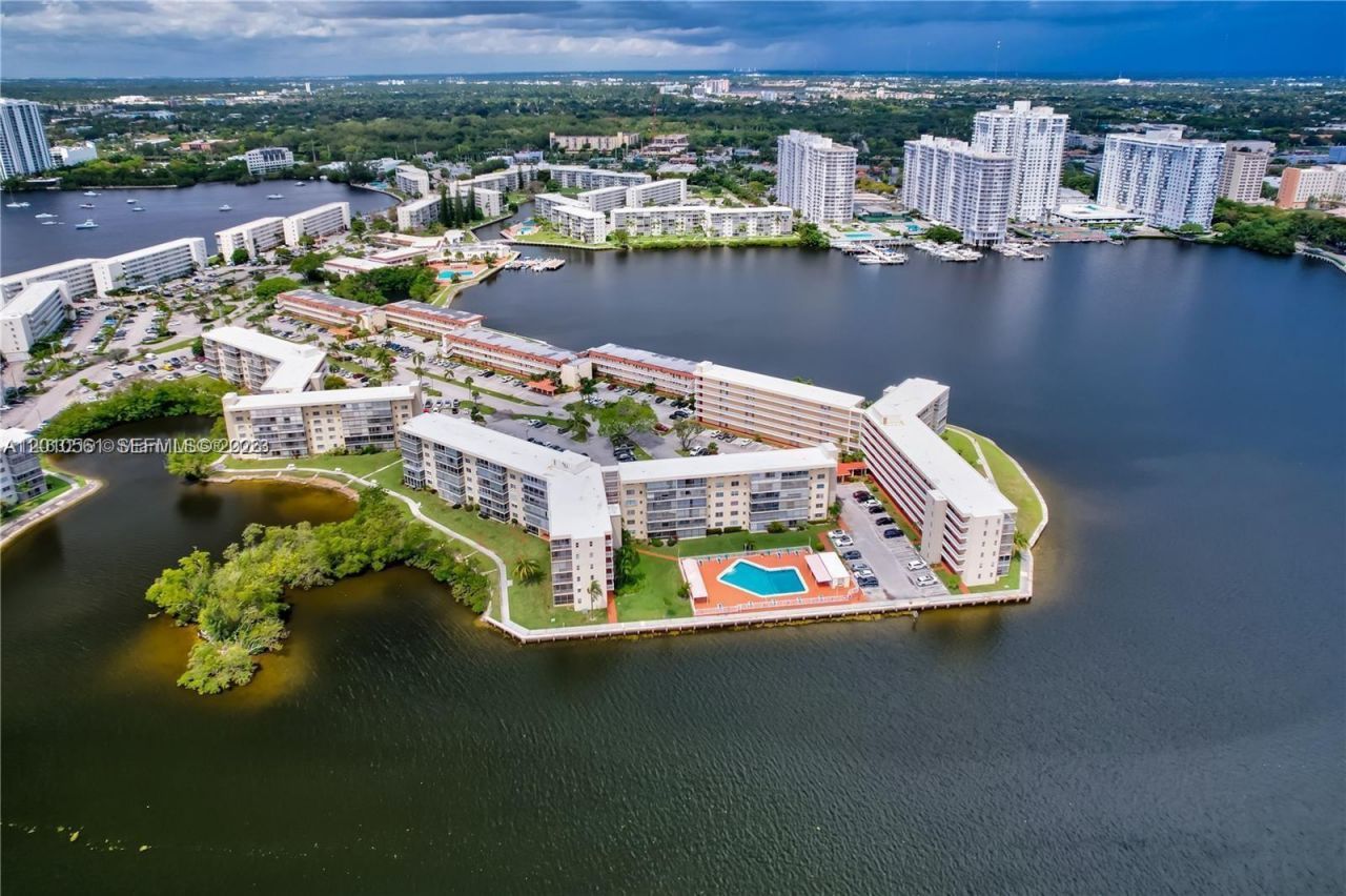 2999 Point East Dr , Unit C101, Aventura, FL 33160 Photo