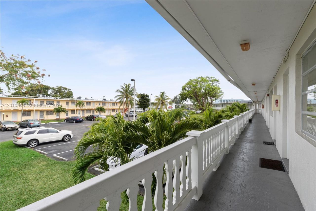 165 NE 203rd Ter, Unit C20, Miami Gardens, FL 33179 Photo