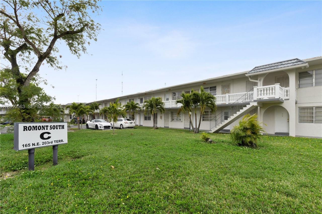 165 NE 203rd Ter, Unit C20, Miami Gardens, FL 33179 Photo