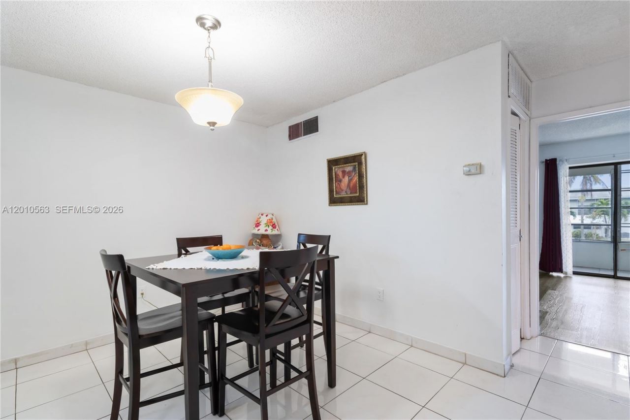 165 NE 203rd Ter, Unit C20, Miami Gardens, FL 33179 Photo