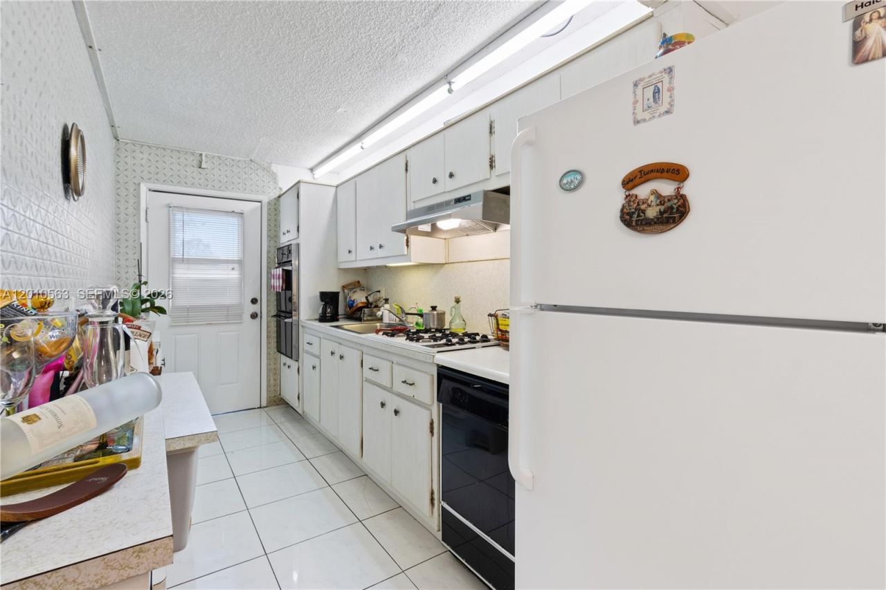 165 NE 203rd Ter, Unit C20, Miami Gardens, FL 33179 Photo
