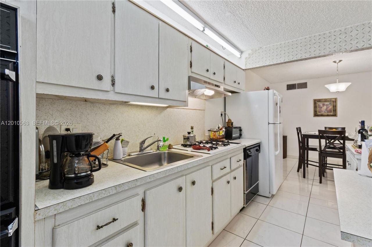 165 NE 203rd Ter, Unit C20, Miami Gardens, FL 33179 Photo