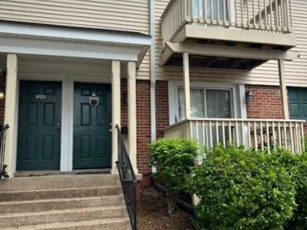 9121 N Swan Circle , Brentwood, MO 63144