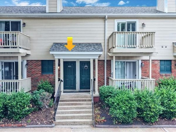 9121 N Swan Circle, Brentwood, MO 63144