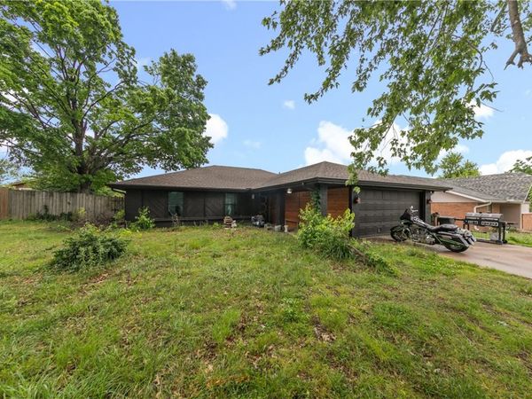 2211 W Olrich Street , Rogers, AR 72758
