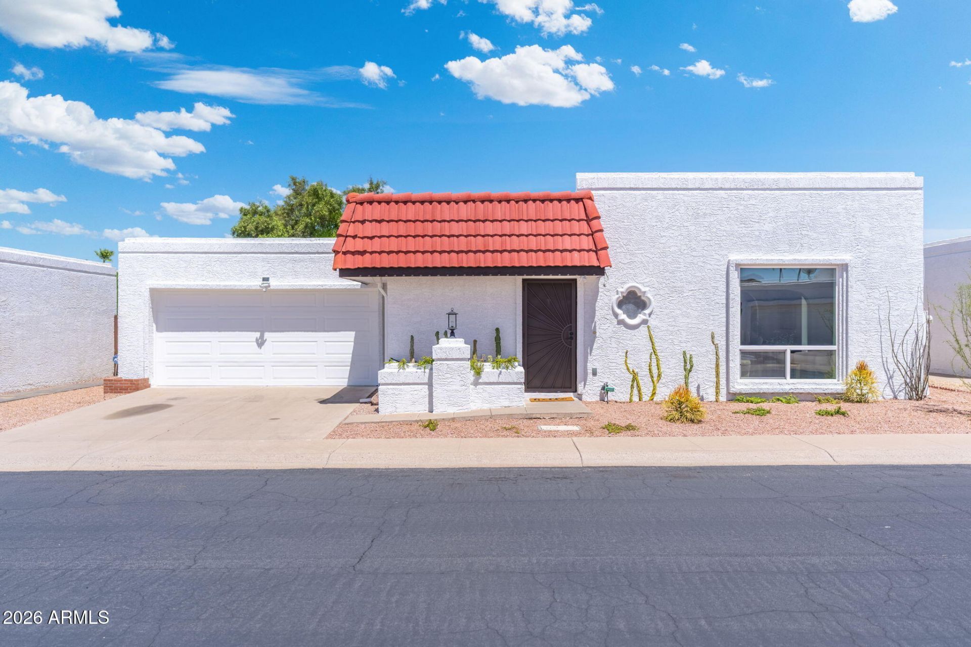 1102 E Michigan Avenue, Phoenix, AZ 85022 Main Photo
