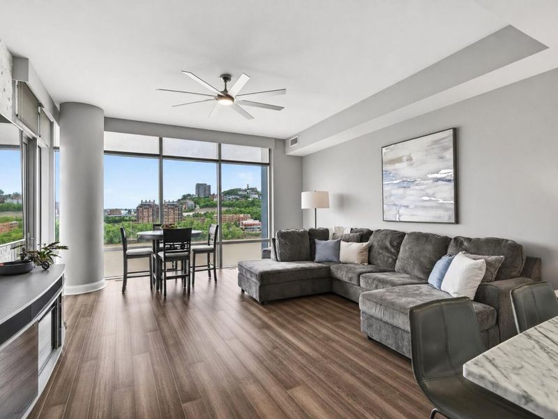 400 Riverboat, Unit 902, Newport, KY 41071 Photo 3