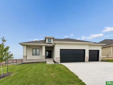 12359 Windsor Drive, Papillion, NE 68046