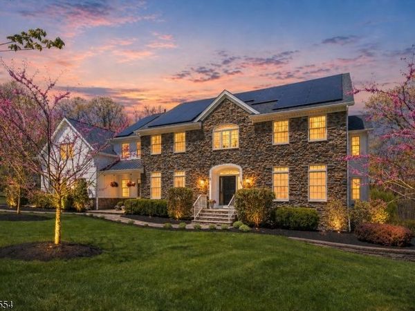 2 Evergreen Ln, Lebanon, NJ 07830