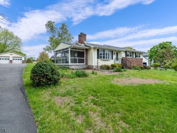 123 Lilac Dr, Clinton, NJ 08801