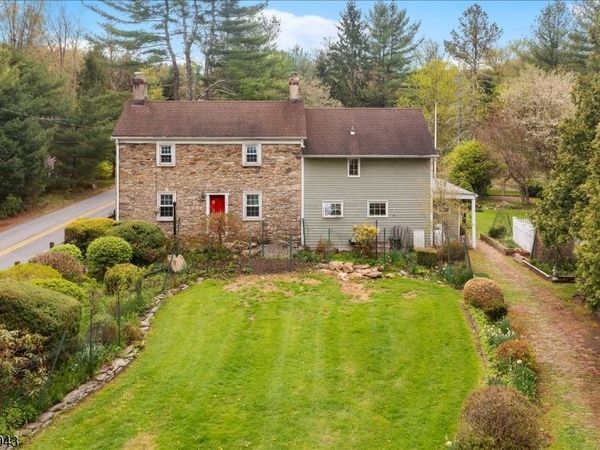 685 Woodglen Rd, Lebanon, NJ 08826