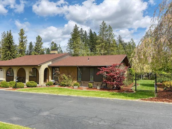 2002 W Regina Ave, Spokane, WA 99218