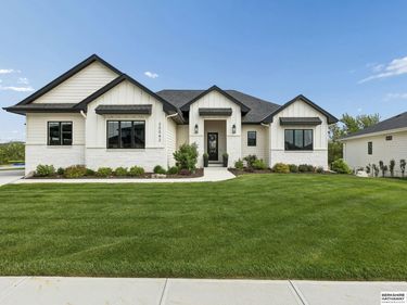 20542 Hartman Avenue, Elkhorn, NE 68022