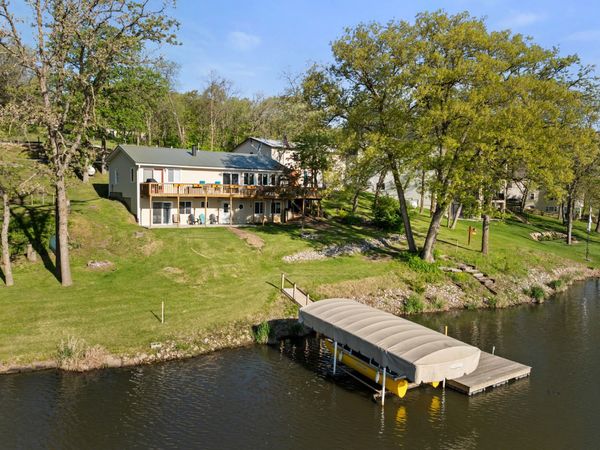 8412 Lakeshore Drive, Dexter, IA 50070