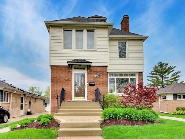 940 W Grant Drive , Des Plaines, IL 60016