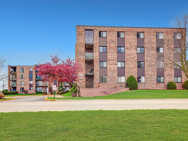 625 W Huntington Commons Road , Unit 208, Mount Prospect, IL 60056