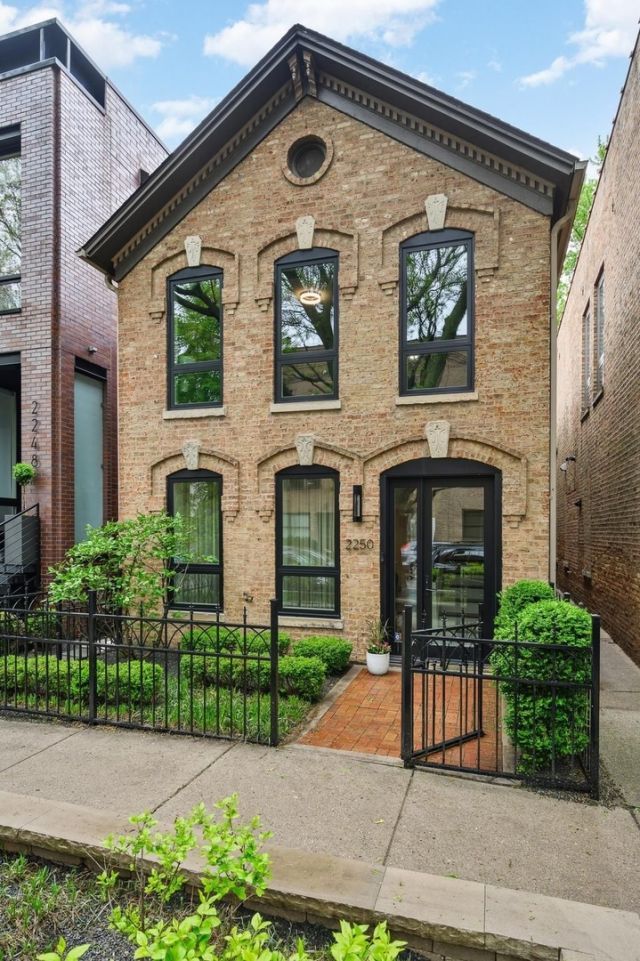 2250 N Wayne Avenue, Chicago, IL 60614 Main Photo