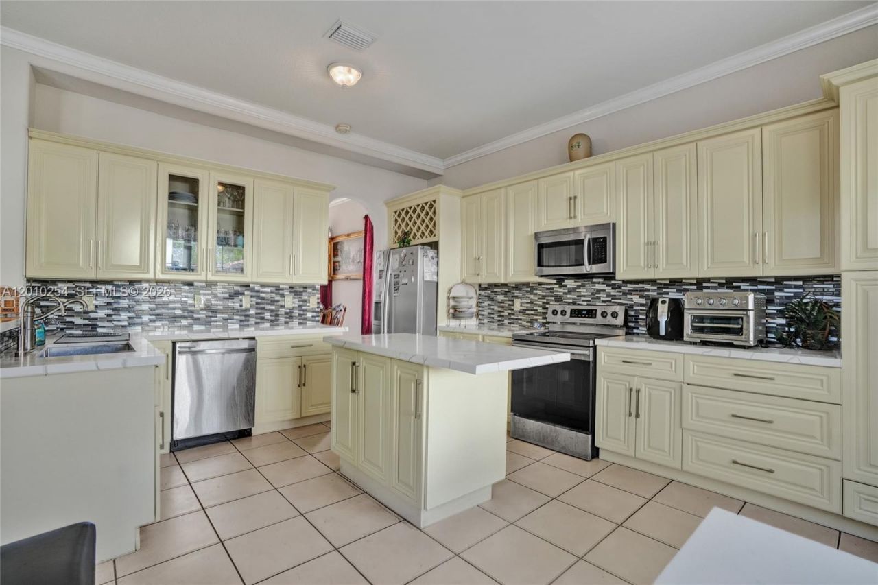 17951 NW 91st Ct , Hialeah, FL 33018 Photo