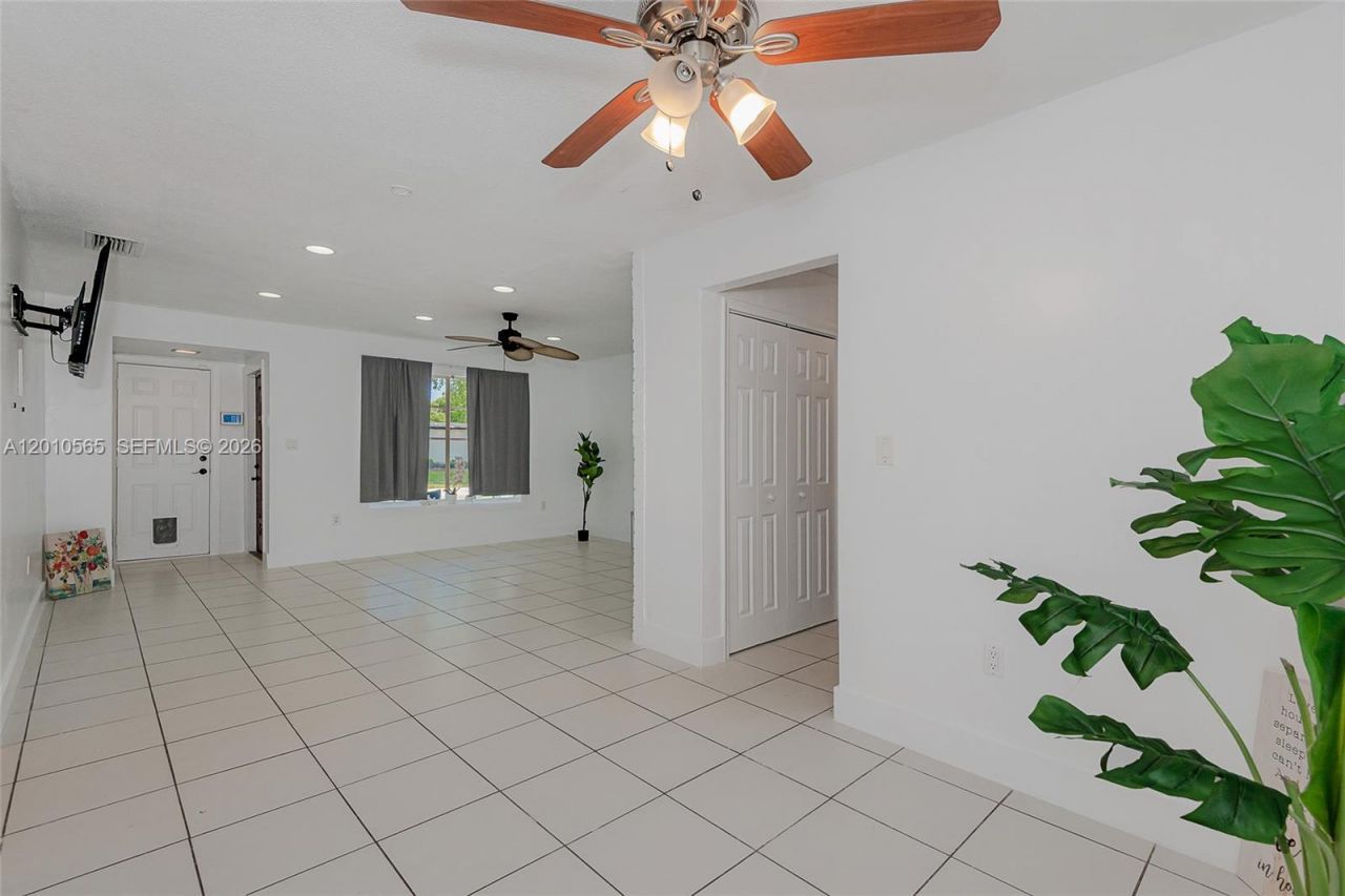 8690 NW 24th Pl , Sunrise, FL 33322 Photo