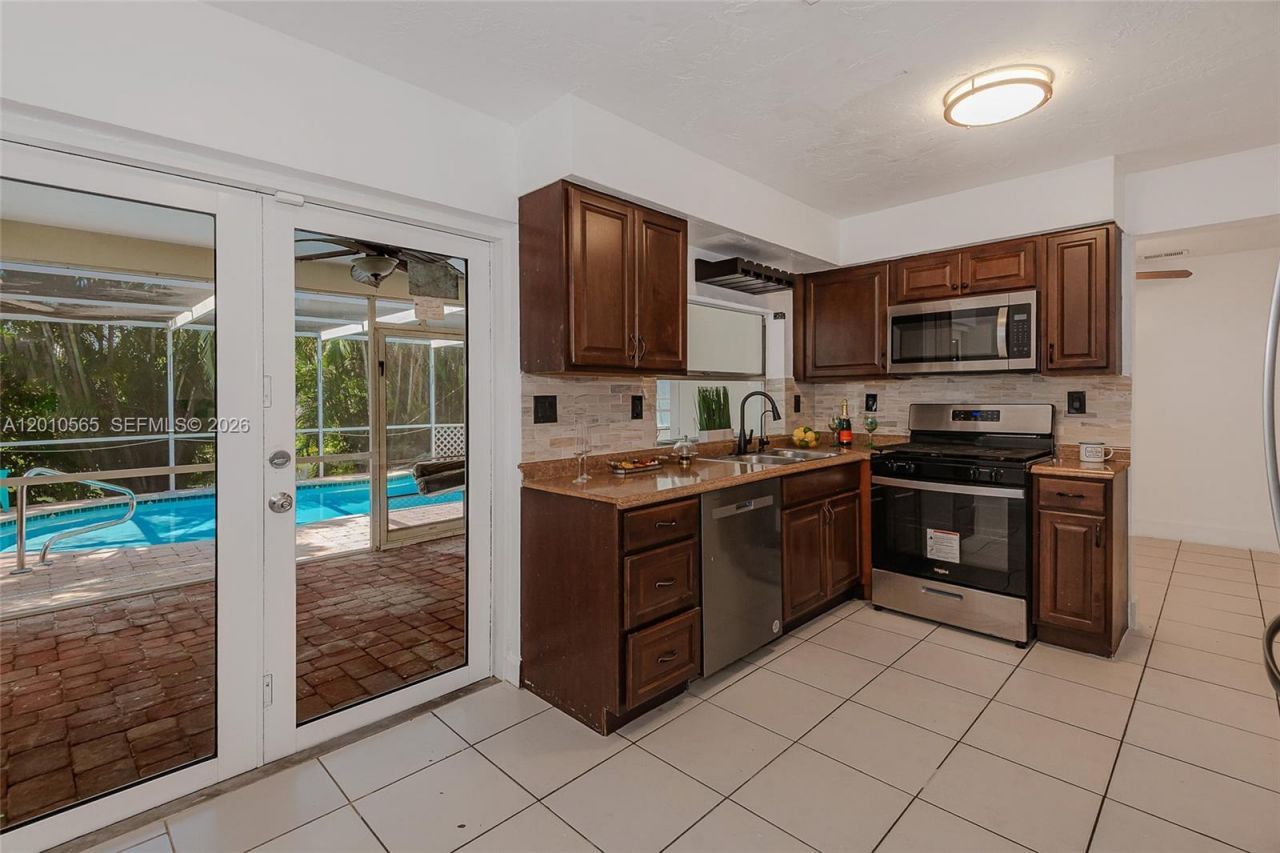 8690 NW 24th Pl , Sunrise, FL 33322 Photo