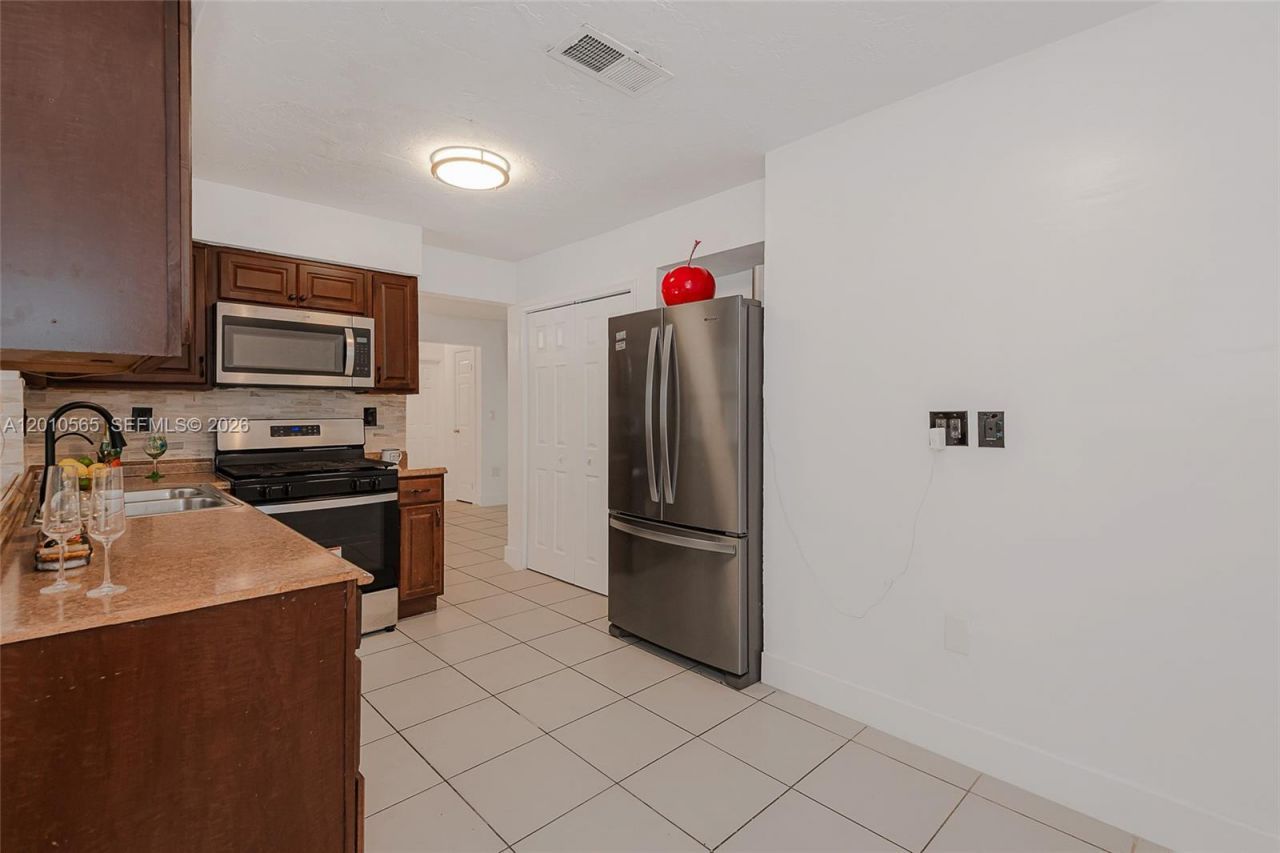 8690 NW 24th Pl , Sunrise, FL 33322 Photo