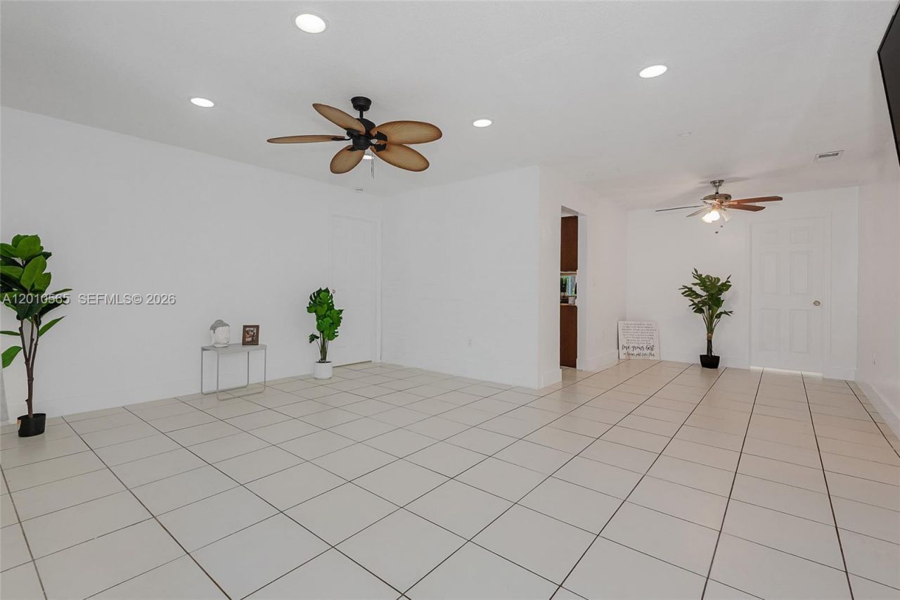8690 NW 24th Pl , Sunrise, FL 33322 Photo
