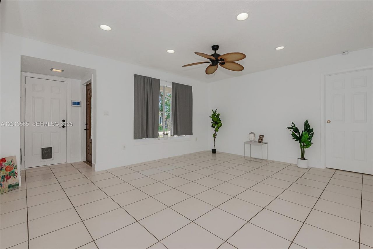 8690 NW 24th Pl , Sunrise, FL 33322 Photo