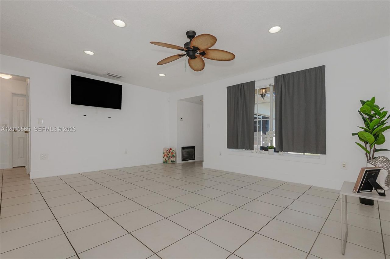 8690 NW 24th Pl , Sunrise, FL 33322 Photo