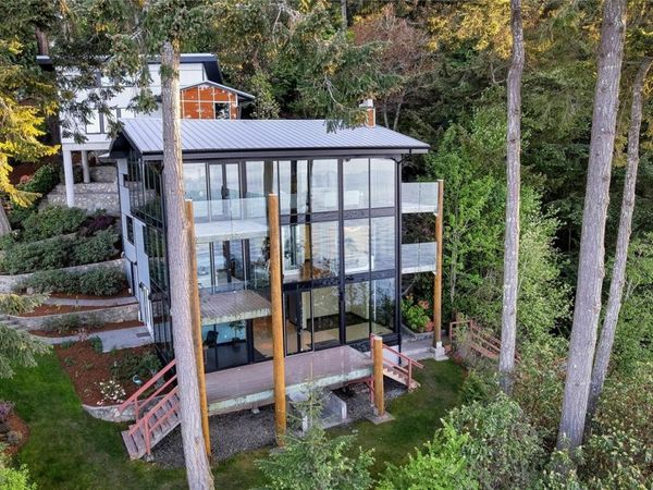 1676 Lands End Rd, North Saanich, BC V8L 5L5