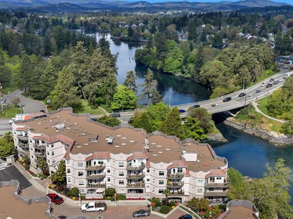 1085 Tillicum Rd , Unit 301, Esquimalt, BC V9A 7M3