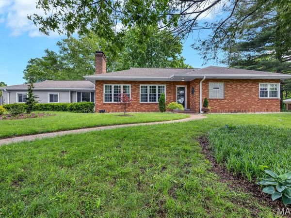 86 Flamingo Drive, Crestwood, MO 63123