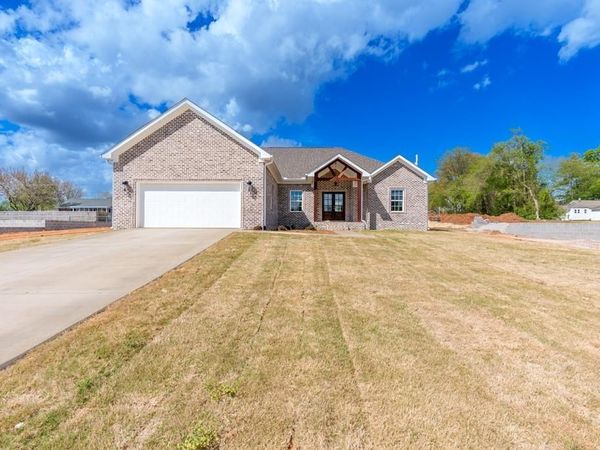 809 Michigan Ave, Muscle Shoals, AL 35661