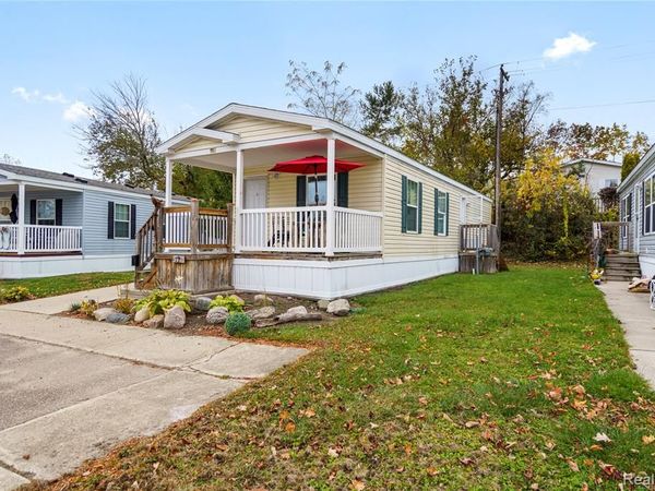 75 Woodridge Court, White Lake Twp, MI 48386