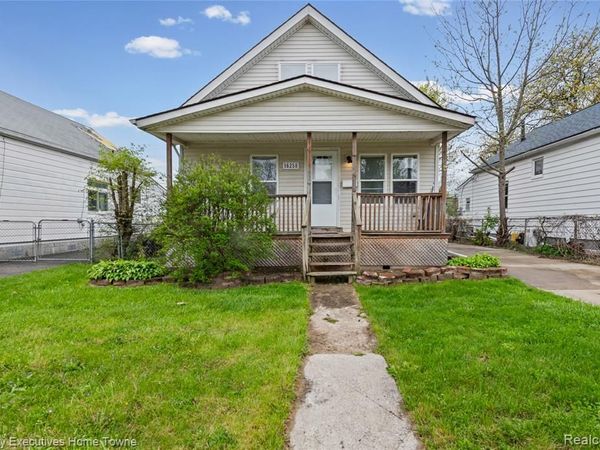 16258 Evergreen Avenue, Eastpointe, MI 48021