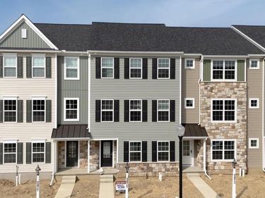 2445 SPRING WATER CIRCLE, LANCASTER, PA 17601