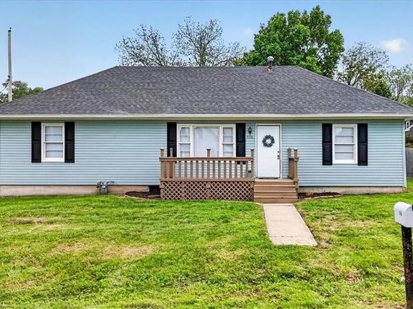 506 E 1st Street, Tonganoxie, KS 66086