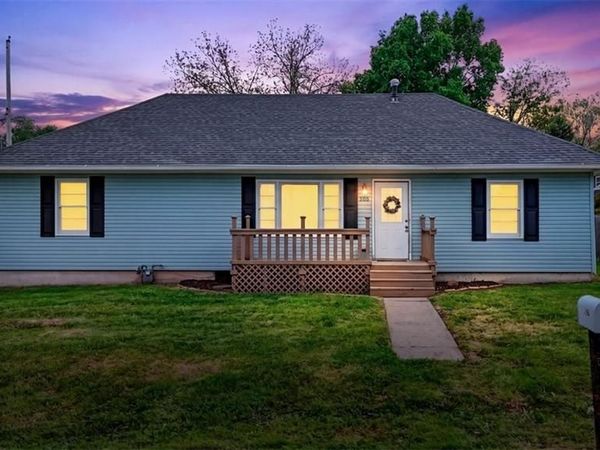 506 E 1st Street, Tonganoxie, KS 66086