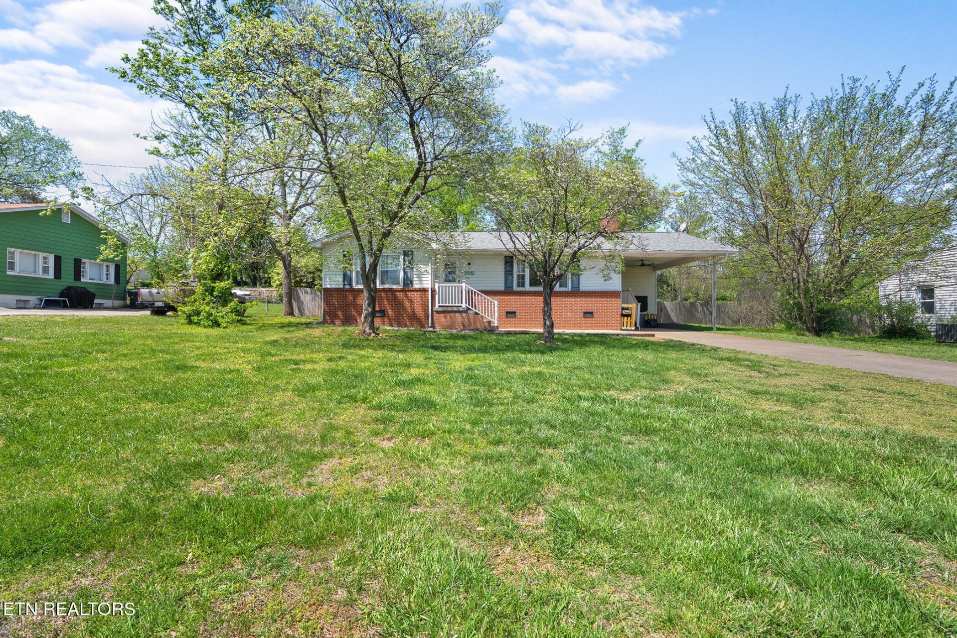 1515 Charles Drive, Knoxville, TN 37918 Main Photo