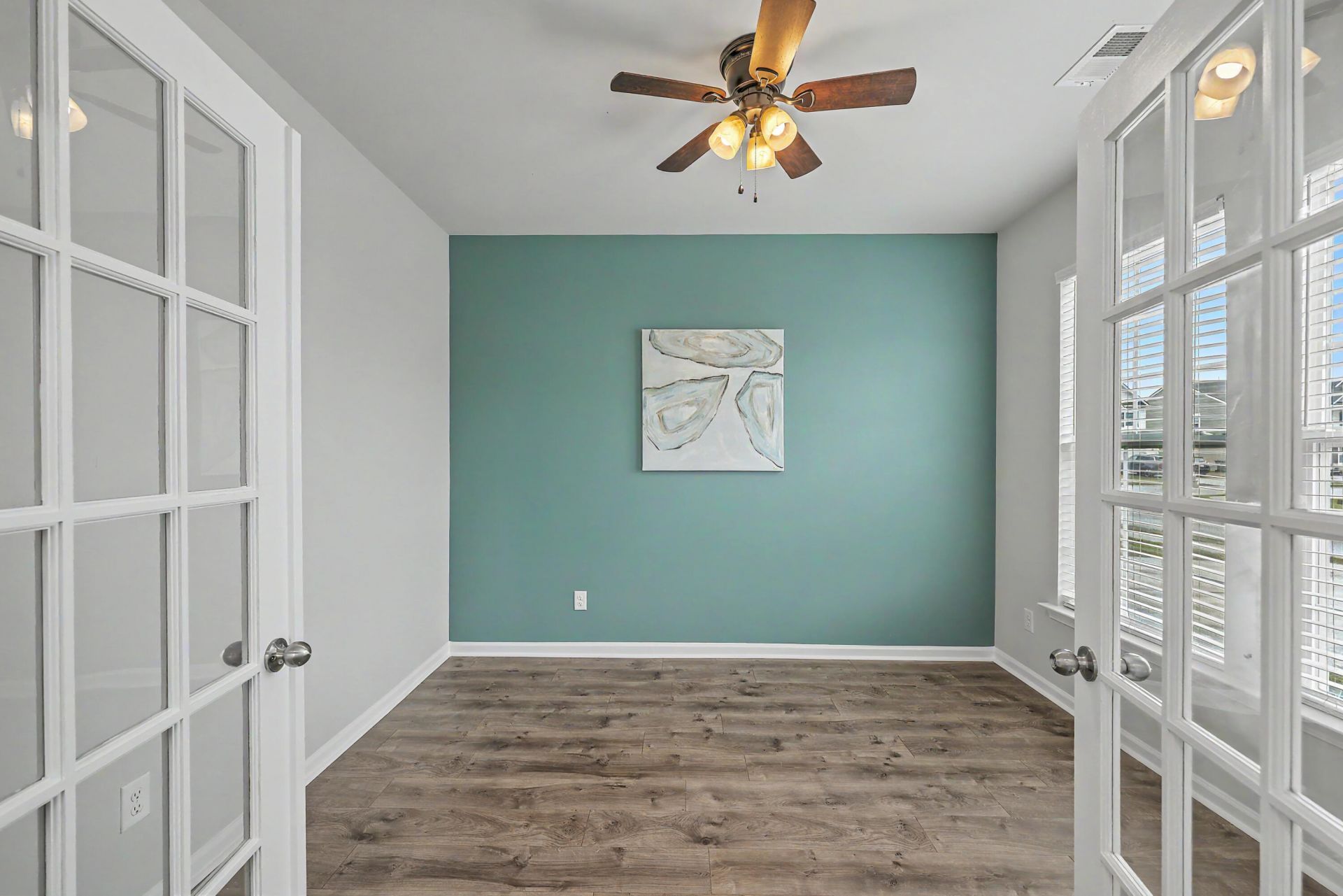 404 Philbrick Drive Photo 2
