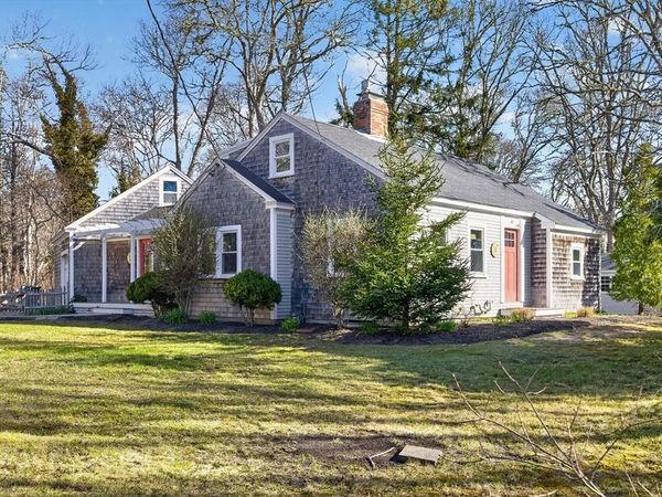 14 Lovers Ln, Harwich, MA 02645