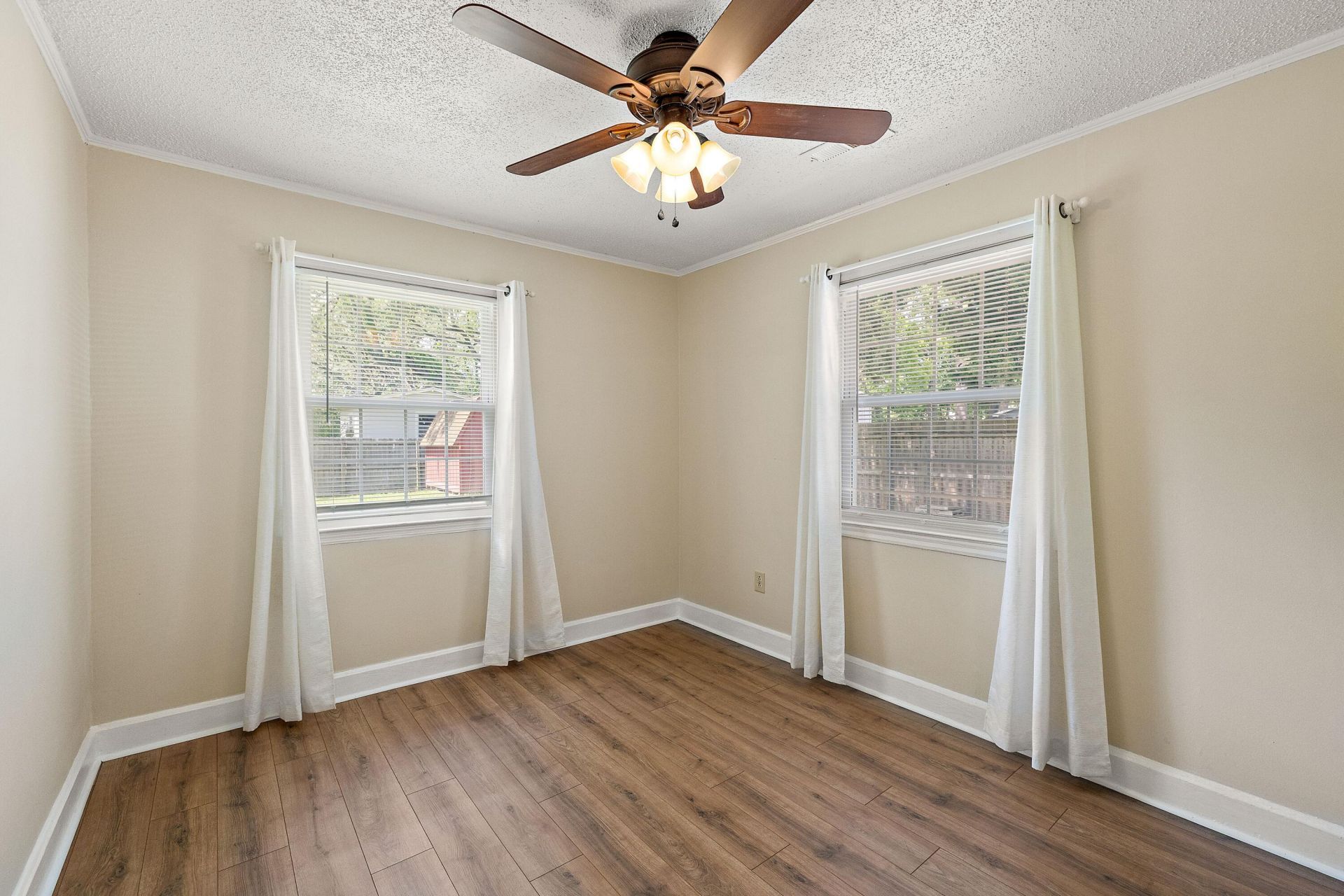 13 Joyce Avenue Photo 12