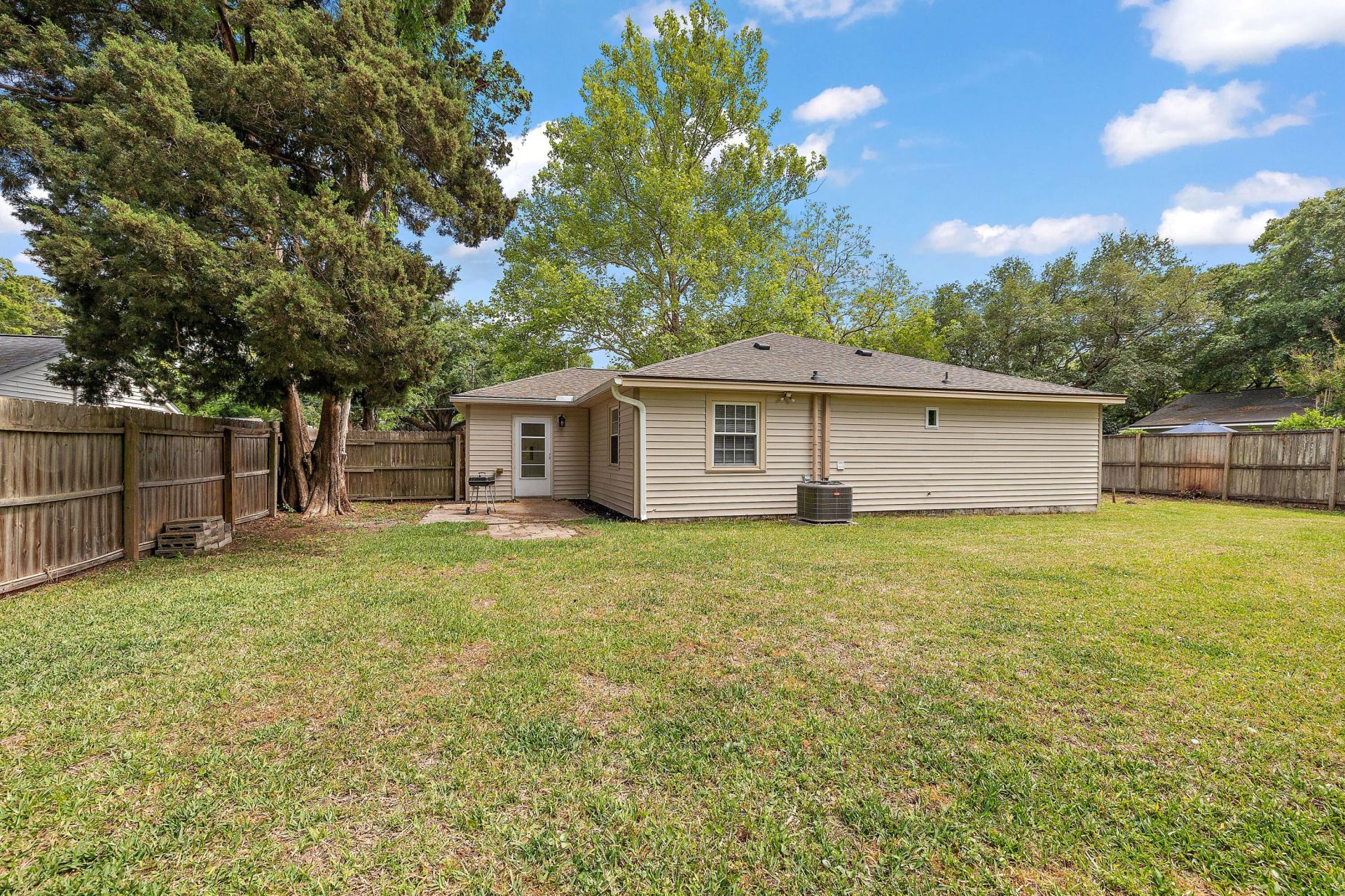 13 Joyce Avenue Photo 14