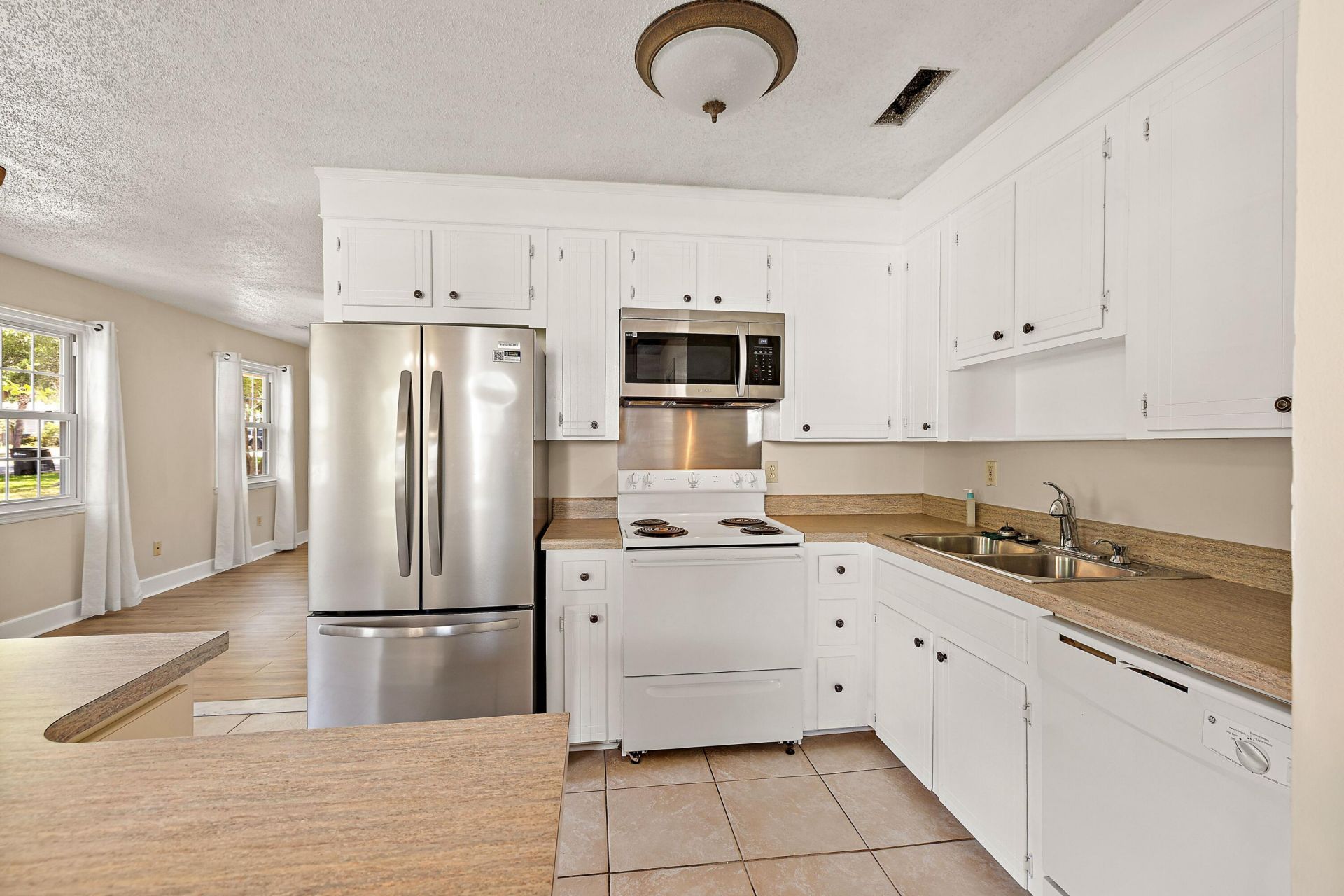 13 Joyce Avenue Photo 5
