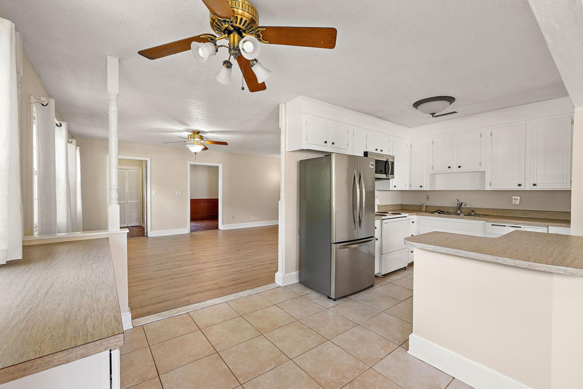 13 Joyce Avenue Photo 6