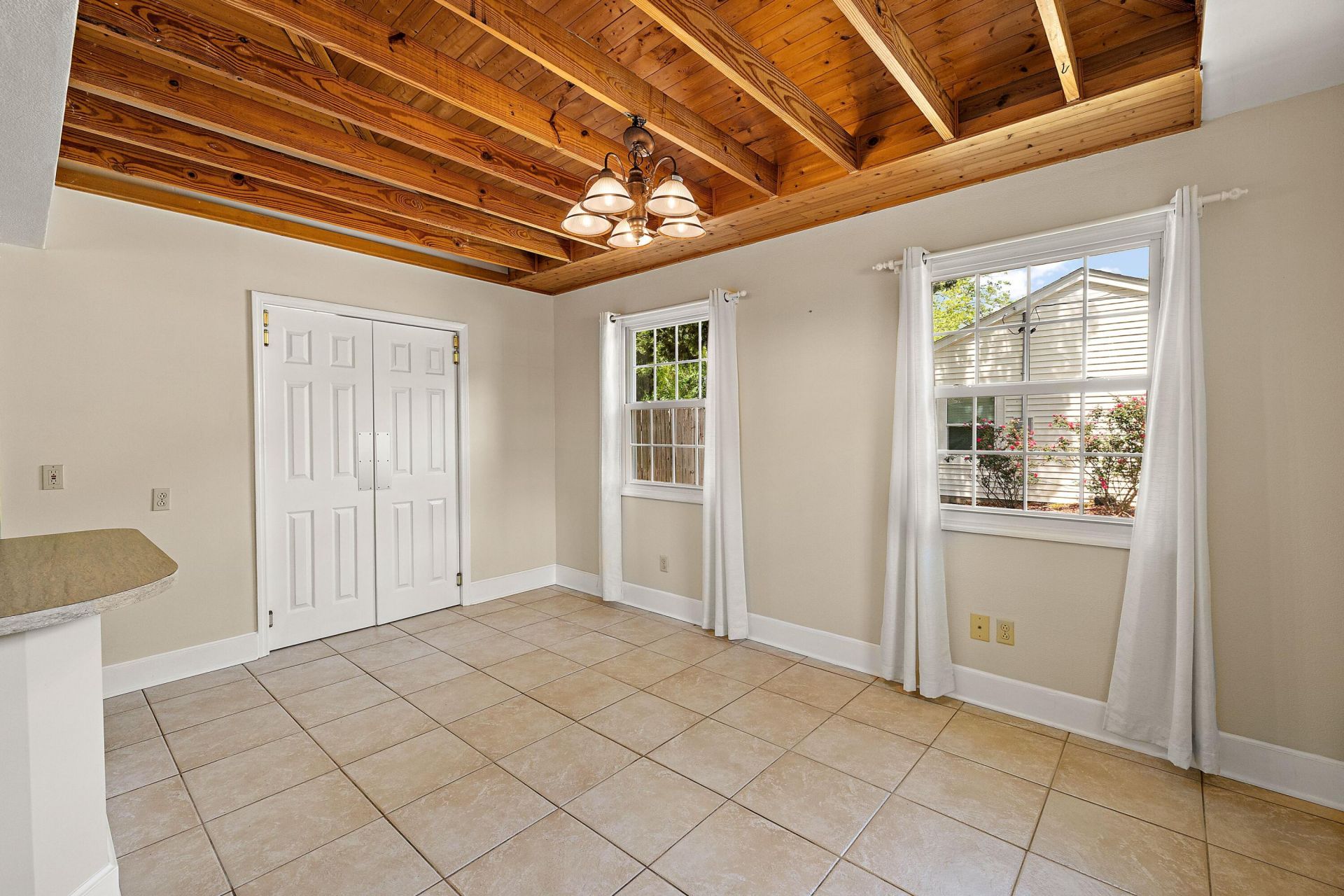 13 Joyce Avenue Photo 7