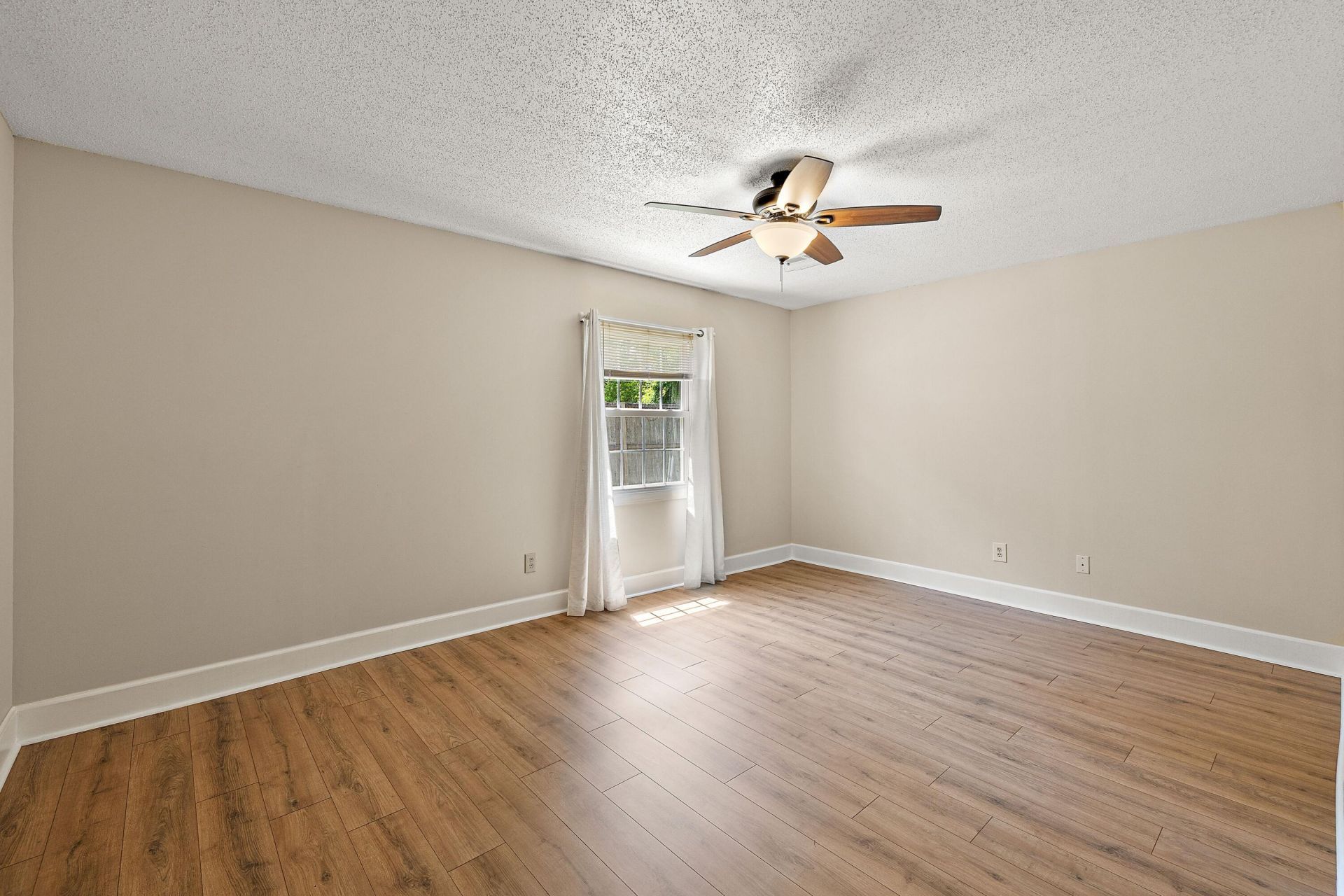 13 Joyce Avenue Photo 8
