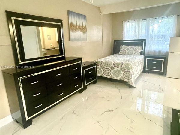 1537 NE 30th Ct , Pompano Beach, FL 33064