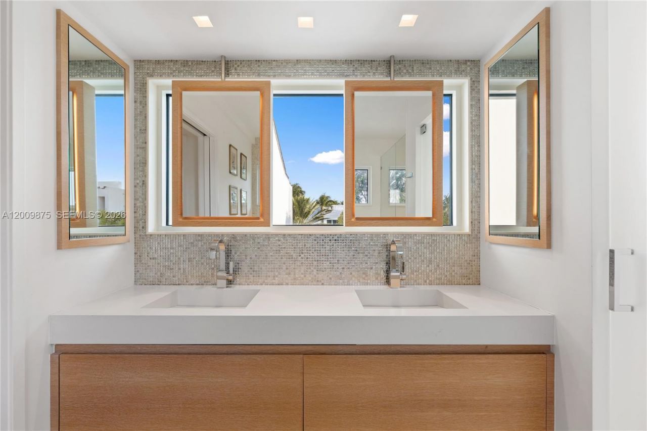 120 Knollwood Dr , Key Biscayne, FL 33149 Photo