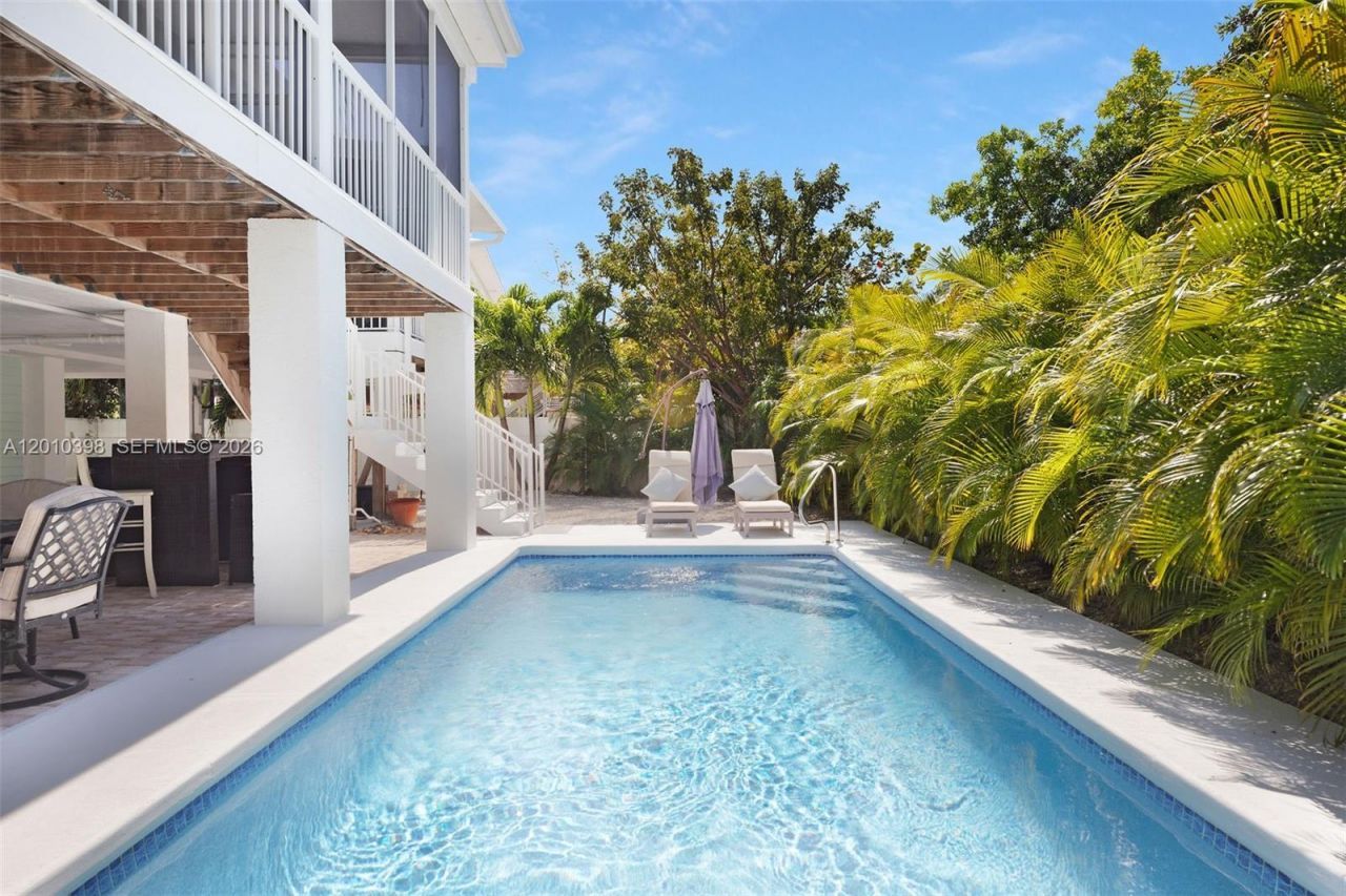 320 Calzada De Bougainville, Marathon, FL 33050 Photo